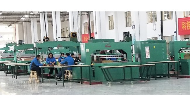 高周波焊接機比傳統的熱合機有什么優勢？